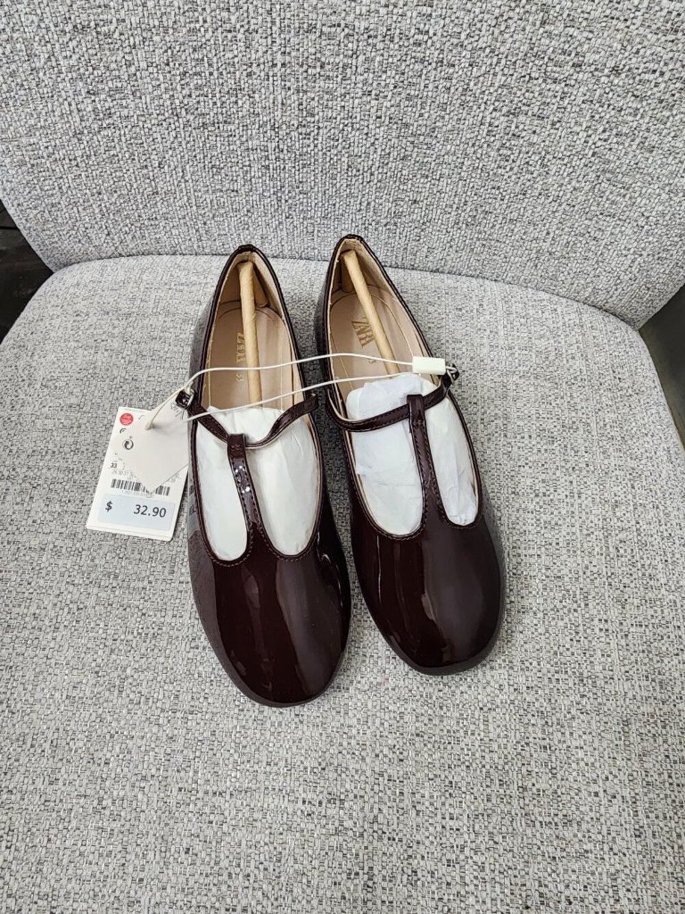 Brand new Zara girl maroon shinny dress shoes size 2 - Picture 3 of 6